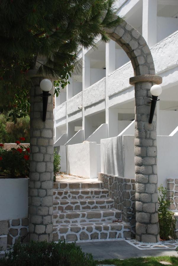 Lagada Beach Economy Hotel Adamantas  Buitenkant foto